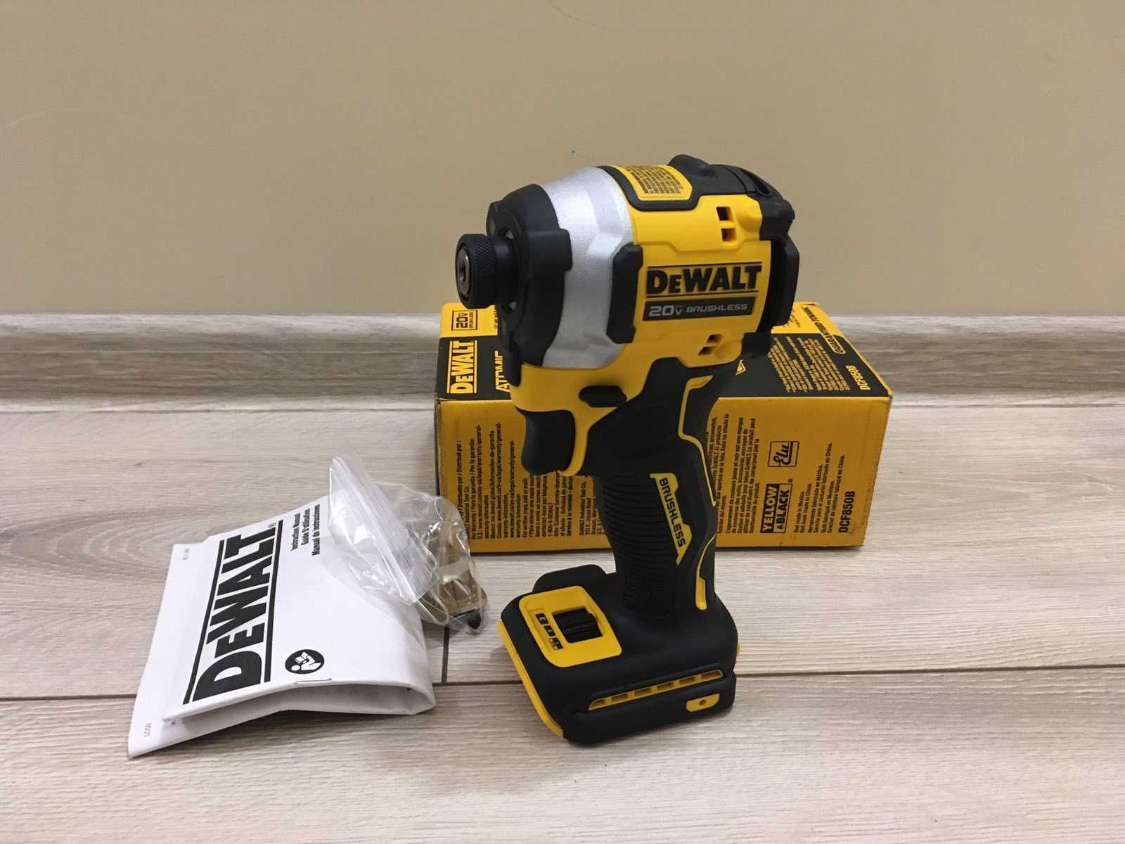 DEWALT DCF850 Акумуляторный импакт/гайковерт  DCF887