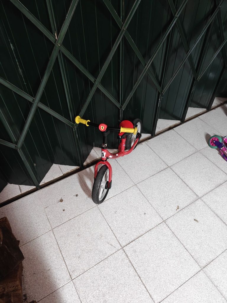 Bicicleta aprendizagem Ferrari