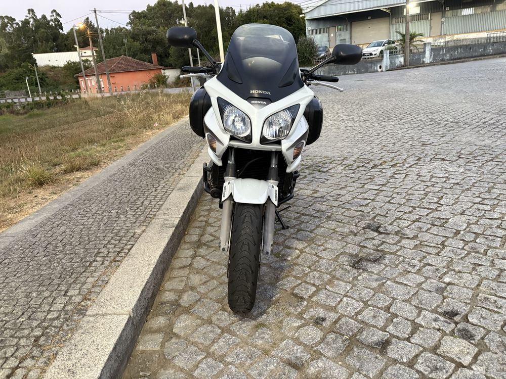 HONDA CBF 1000 ( 3 malas de viagem ) Ano de 2009
