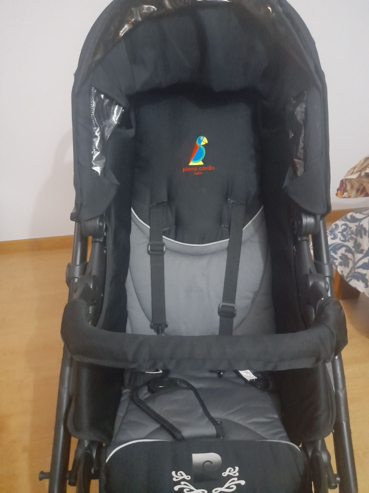 Carrinho bebé Pierre Cardin