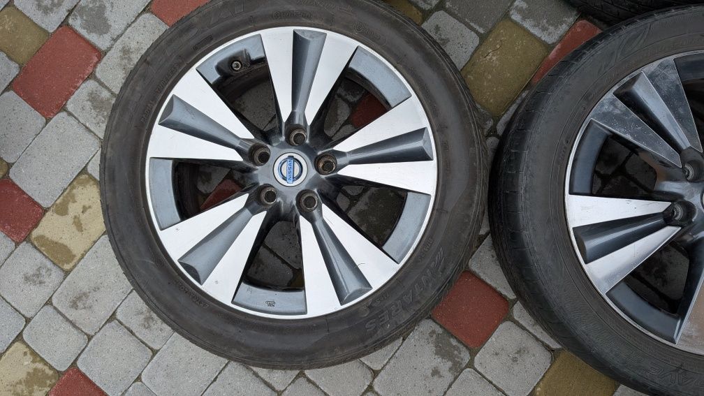 Диски з резиною  р17 Nissan