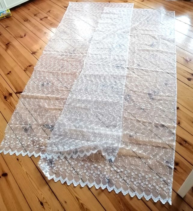 2 długie białe firanki 105x255 koronka haft kwiaty i liście wyszywane