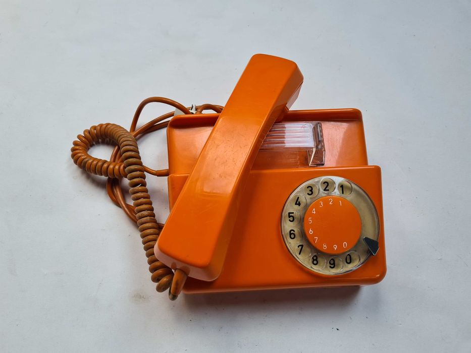 Kultowy Model z Obrotową Tarczą w Energetycznym Pomarańczu Telefon PRL