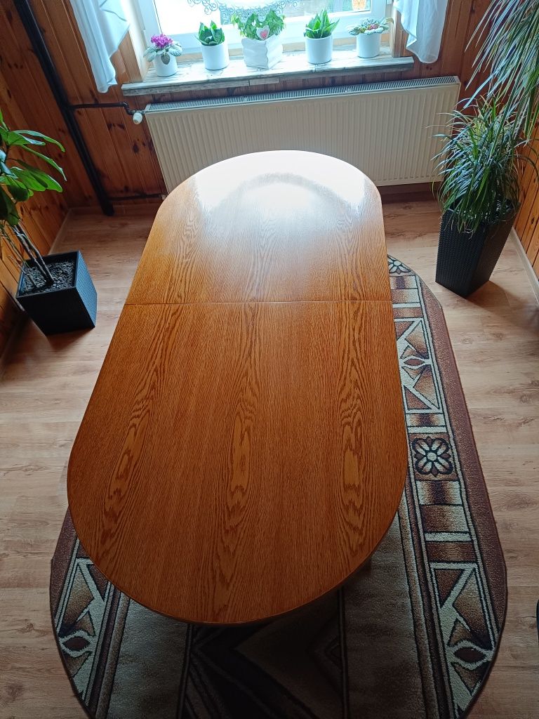 Stół drewniany z możliwością rozłożenia ;)