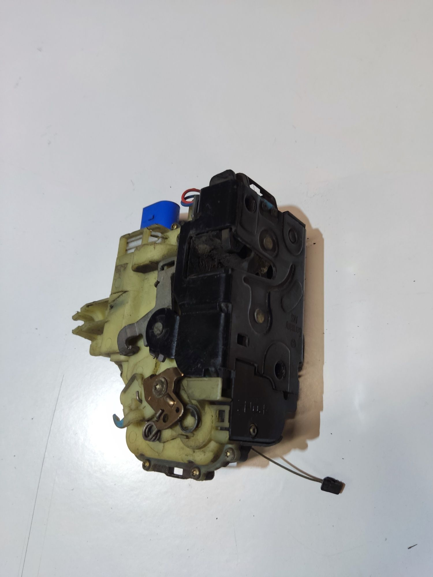 Zamek lewy przód 8pin VW polo Seat Ibiza 3 6L