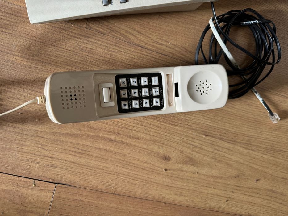 Vendo telefones antigos para coleção