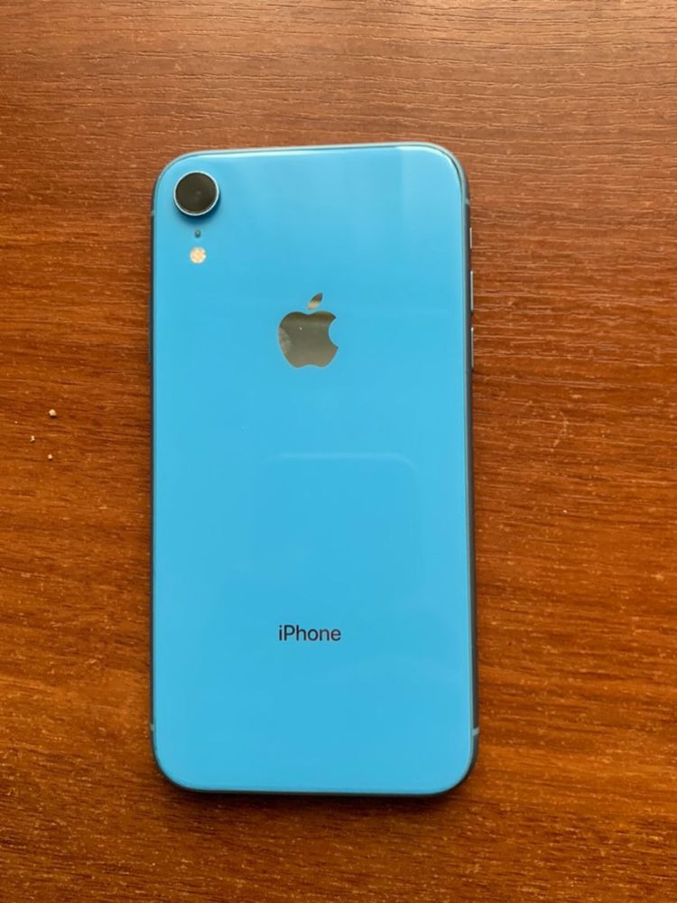 Продаю iPhone XR