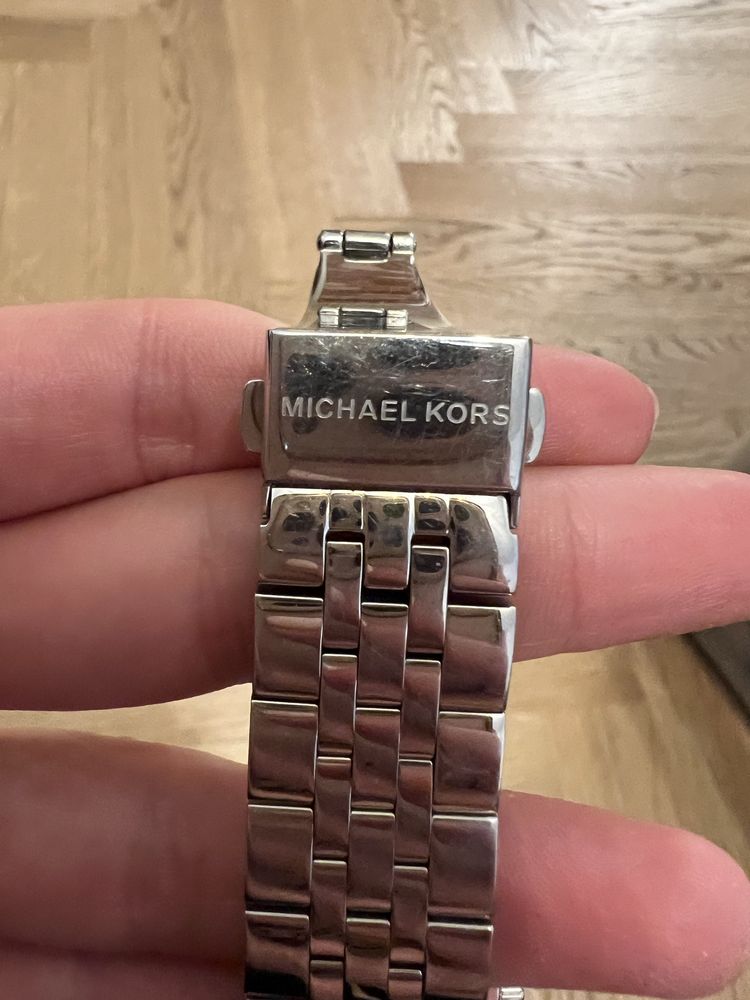 Zegarek srebrny na bransolecie Michael Kors