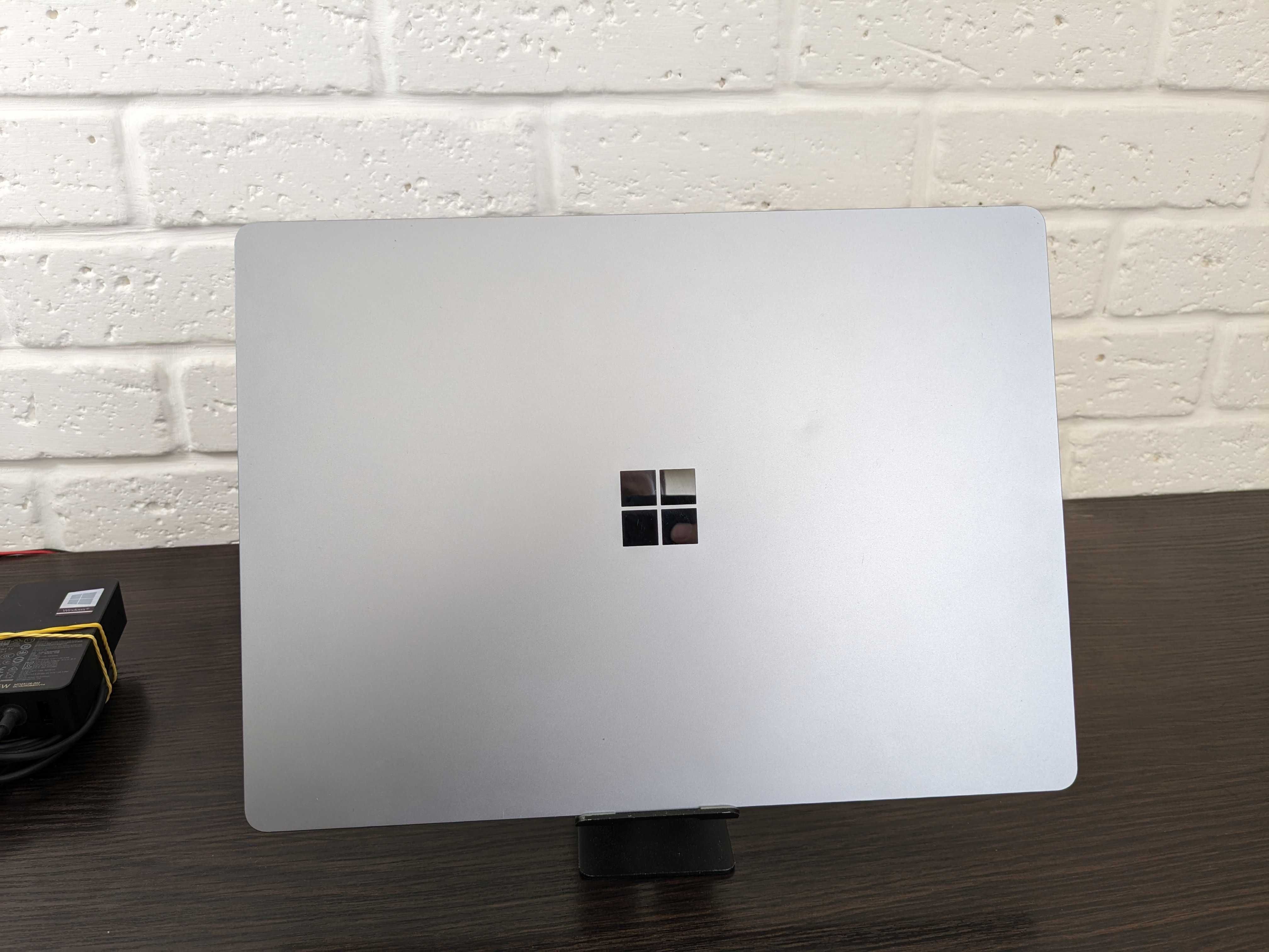 Microsoft Surface Laptop 4 - 13.5" - Ryzen 5-4680U/8gb/256gb #190