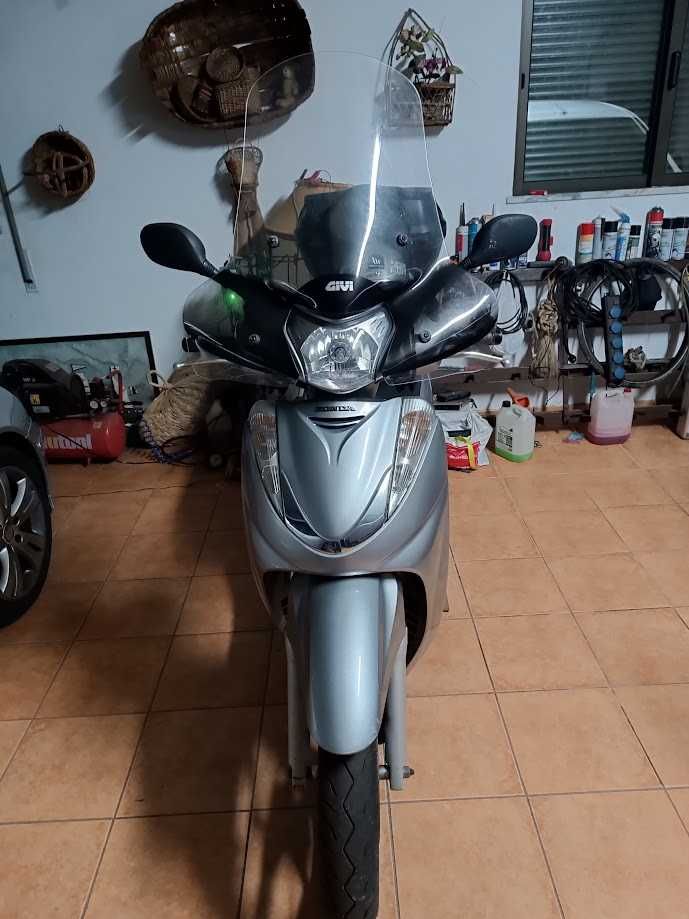 Honda SH300i em muito bom estado