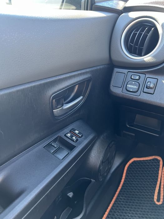 Toyota Yaris 2014р., офіційний автомобіль, без ДТП