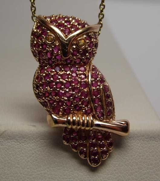 Zawieszka sowa z rubinami srebro złocone.