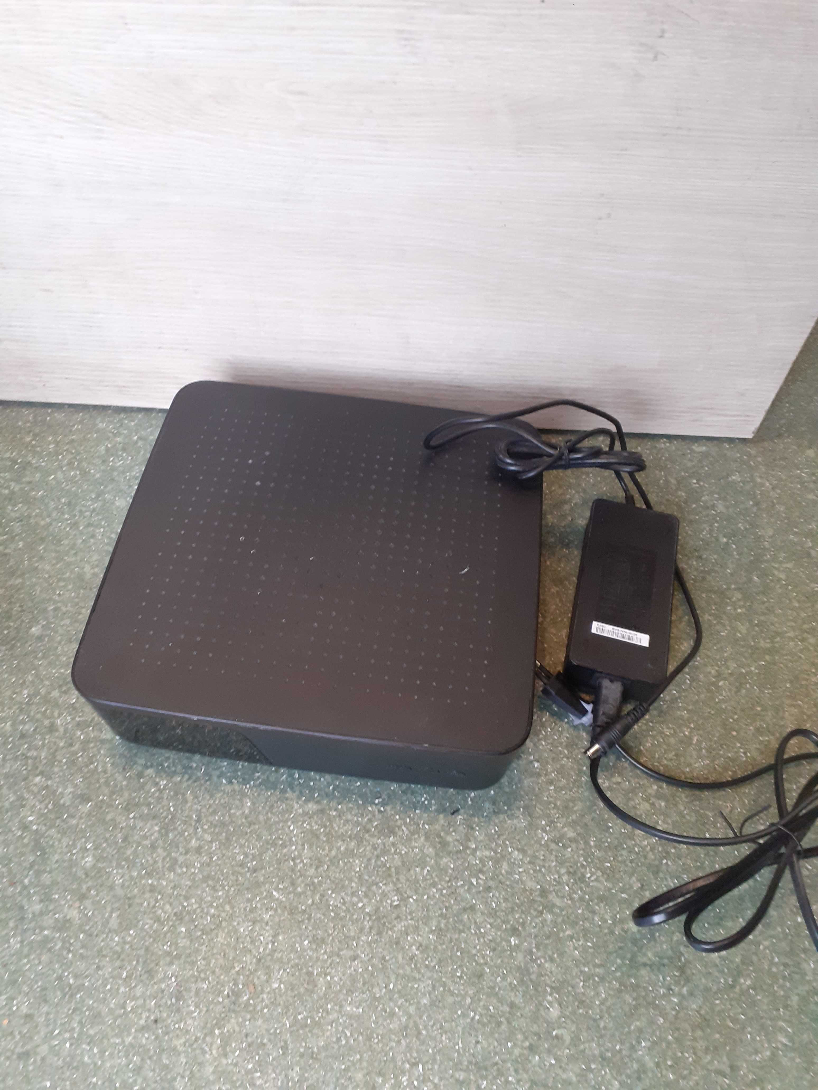 Dekoder ARRIS DMC7002KLG + pilot i zasilacz
