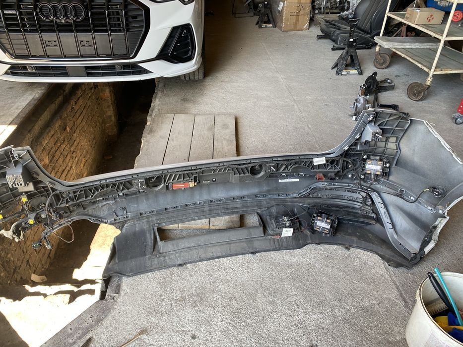 Audi q3 83a мертві зони ліва права проводка партронік