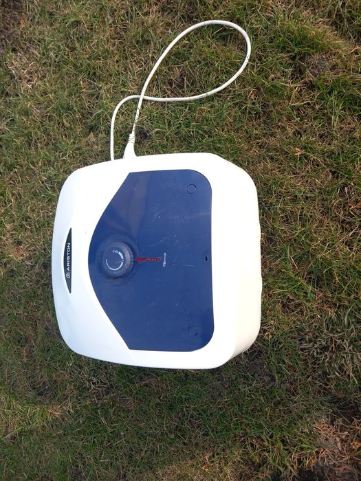 Sprzedam podgrzewacz do wody Ariston 10 L