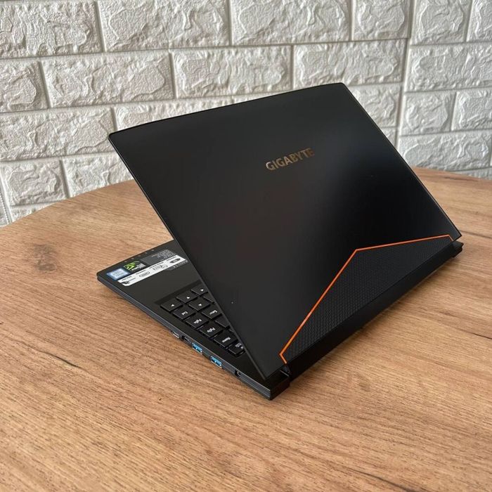 GYGABITE AERO 15 (i7-7700HQ)