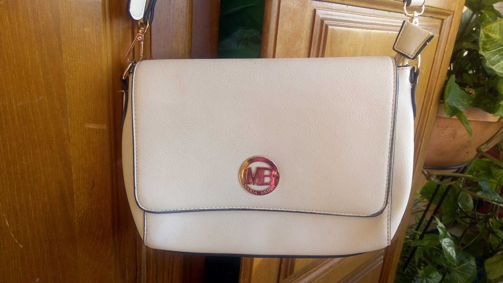 Várias carteiras / malas