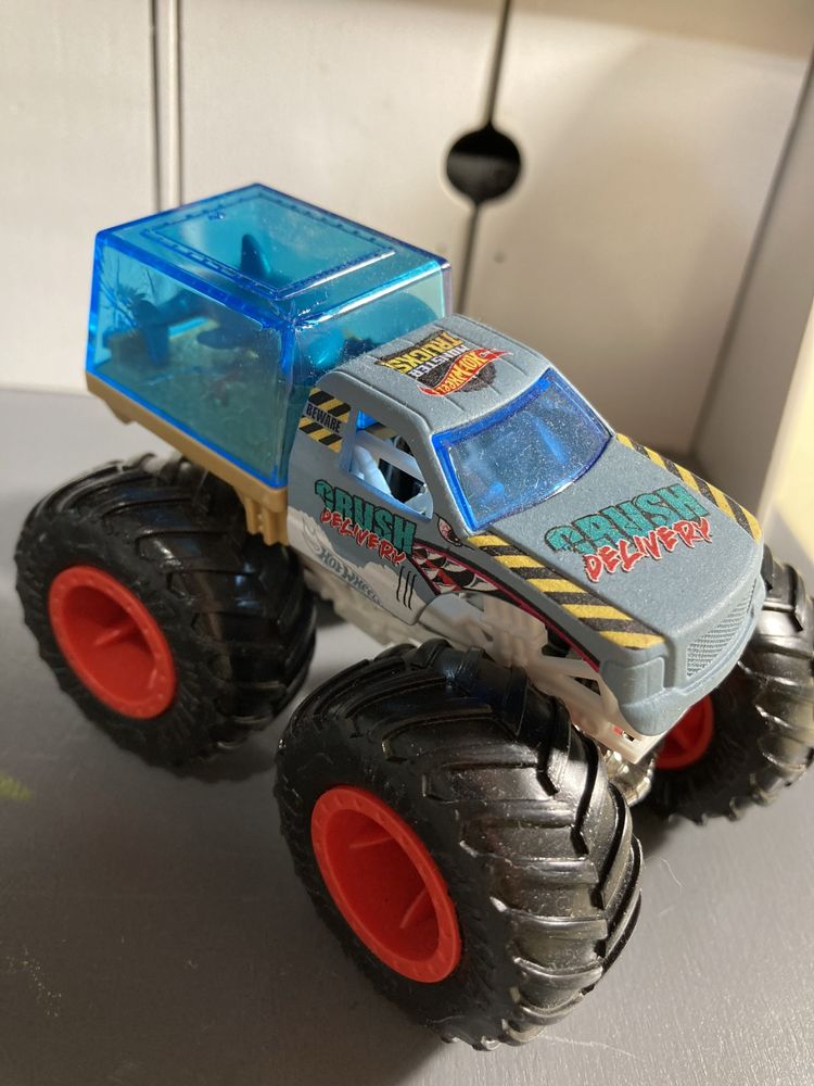 Машинка Hot Wheels Monster Trucks