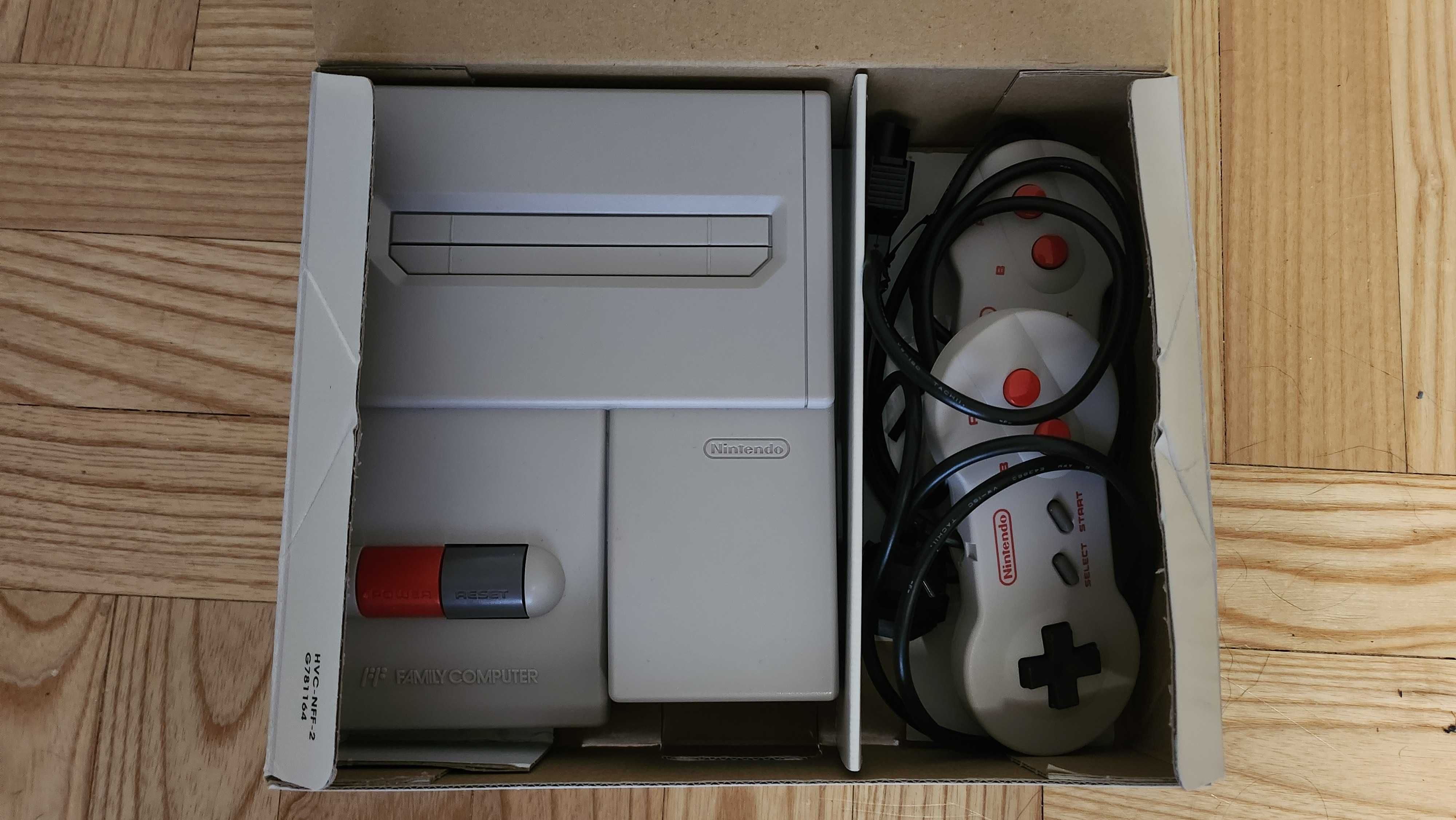 Nintendo AV Famicom (JAPANESE COLLECTOR CONSOLE) Great condition!