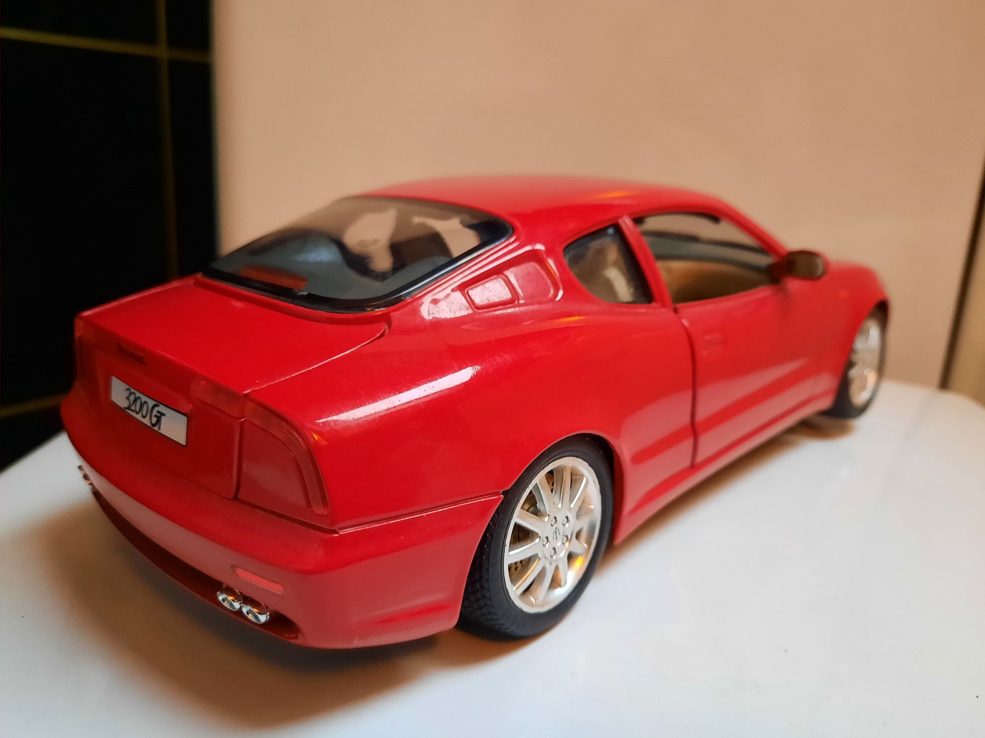 Auto Samochód Kolekcjonerski Maserati 3200 GT 1998 Bburago 1:18