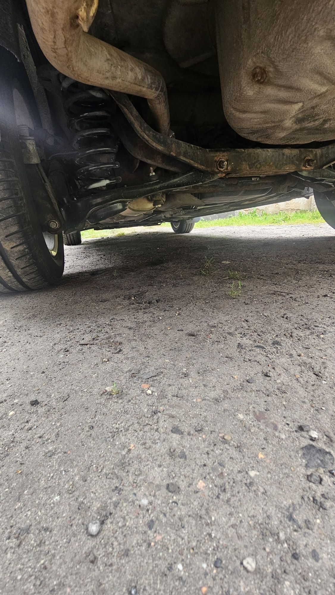 Sprzedam forda w całości na części