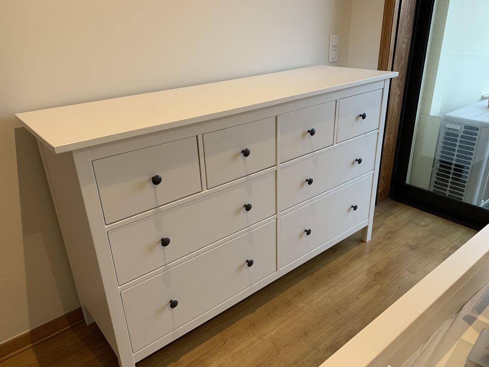 IKEA Hemnes: Comoda de 8 gavetas