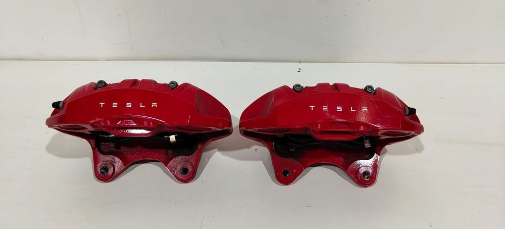 TESLA 3 PERFORMANCE ZACISKI HAMULCOWE PRZÓD LEWY PRAWY KOMPLET ORYGINAŁ