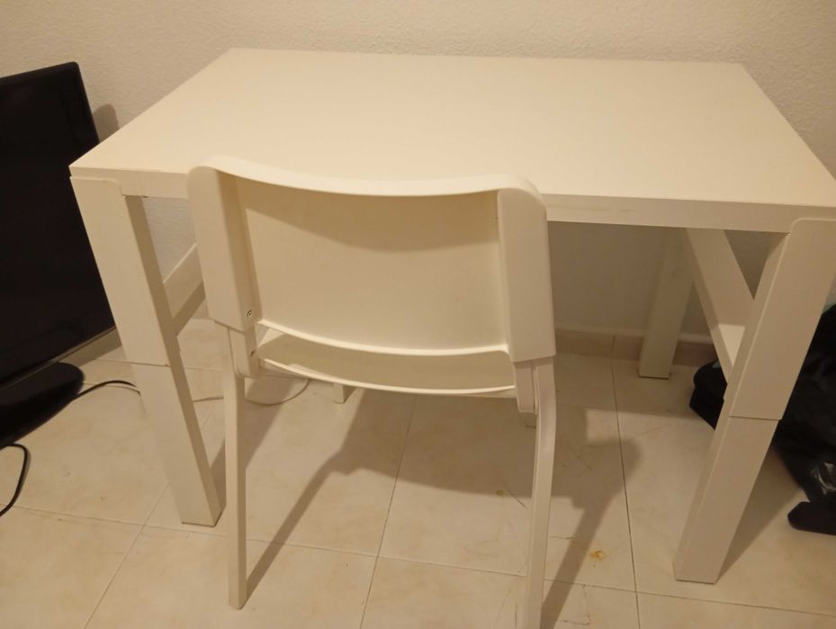 Secretaria e cadeira