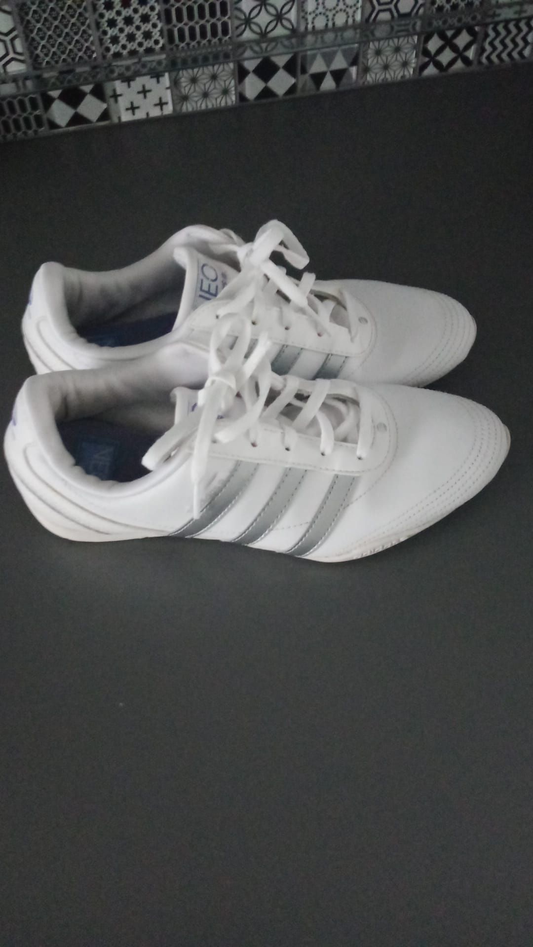 Buty sportowe Adidas r. 38.5 jak nowe