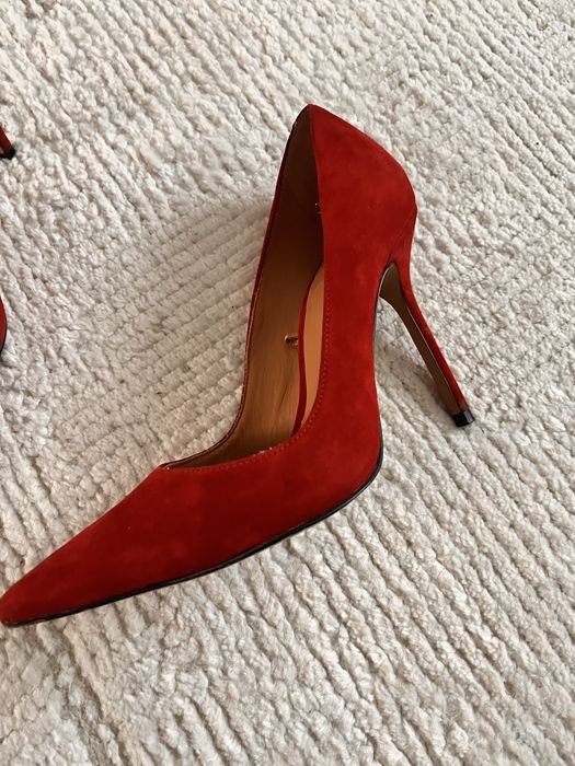 Zamszowe skorzane szpilki Kazar