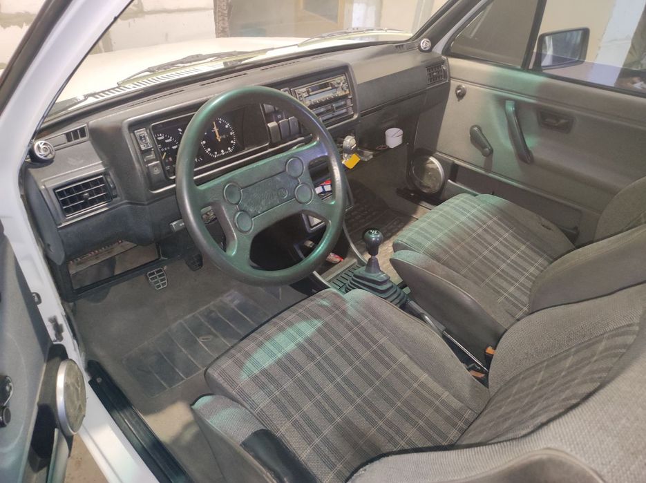 Автомобіль Фольцваген гольф 2