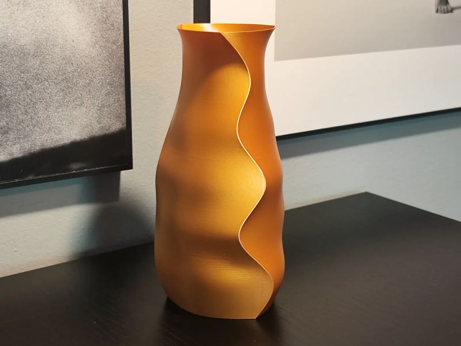 Vaso Curvo com Acabamento Afiado