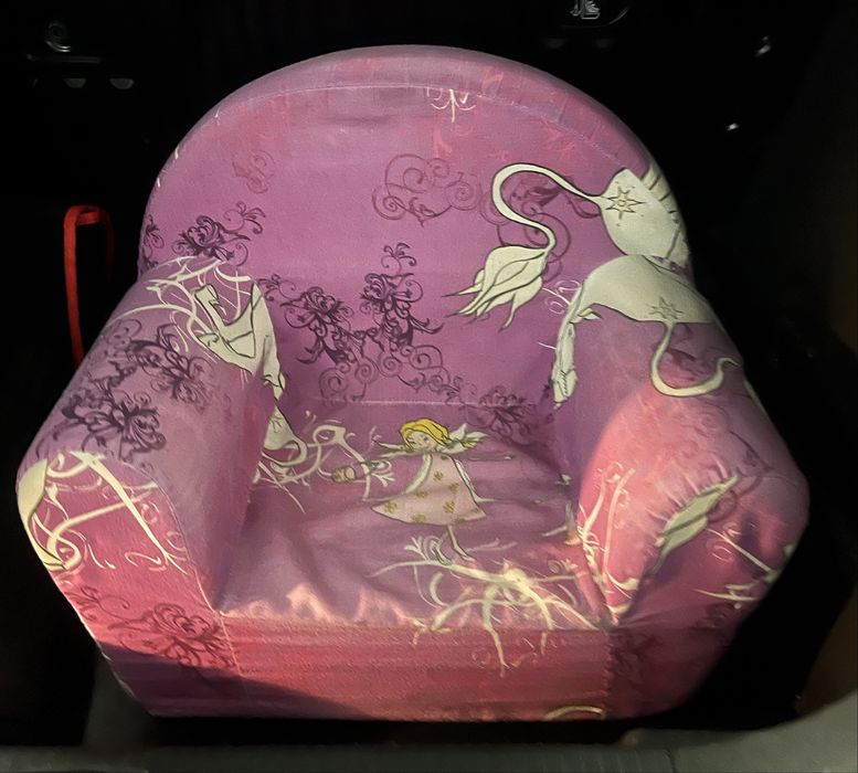 Fotel z pianki dla dziecka