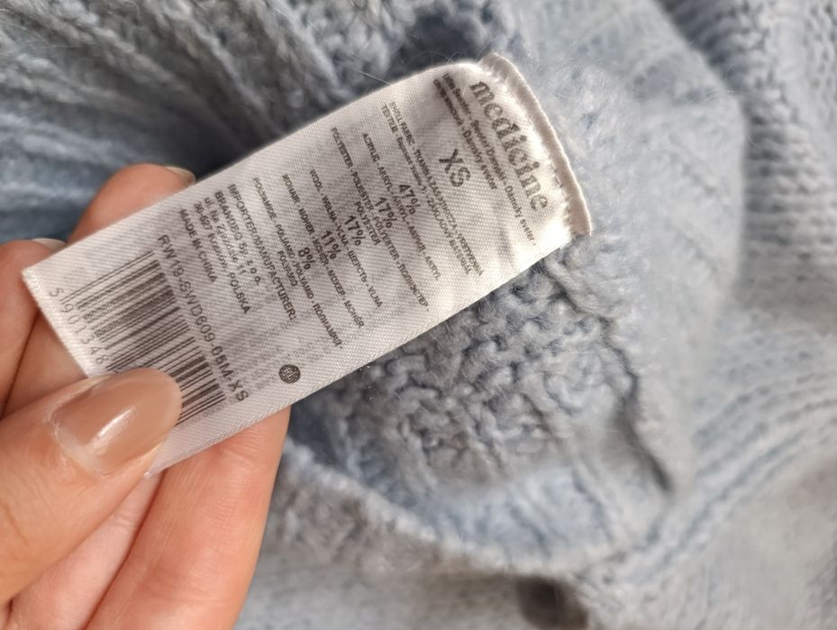 Piękny baby blue sweterek z domieszką wełny i moheru