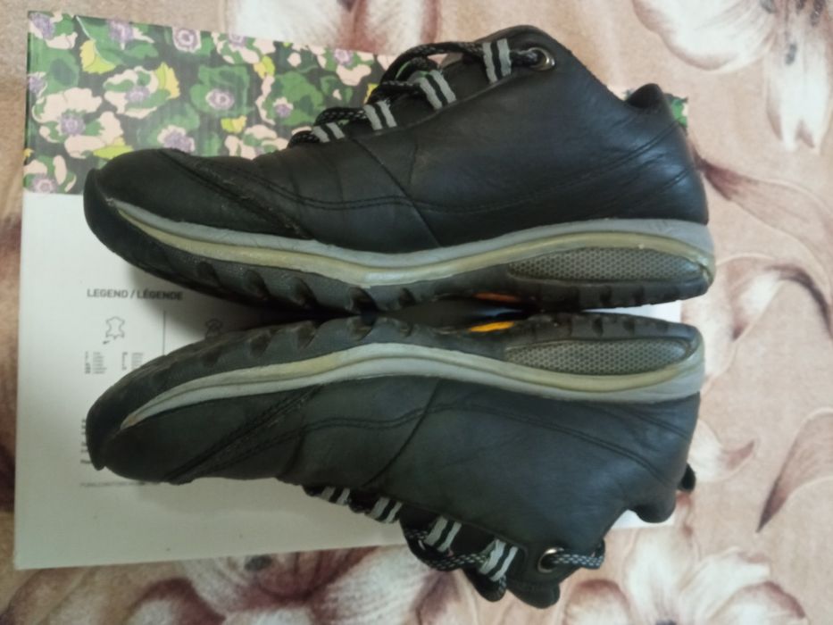 Кроссовки Merrell и Calvin Klein.