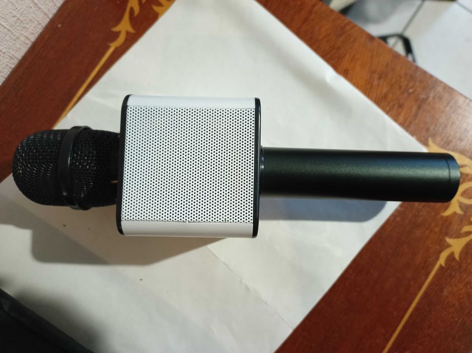 Беспроводная портативная колонка + караоке микрофон 2 в 1 Q7 исправный