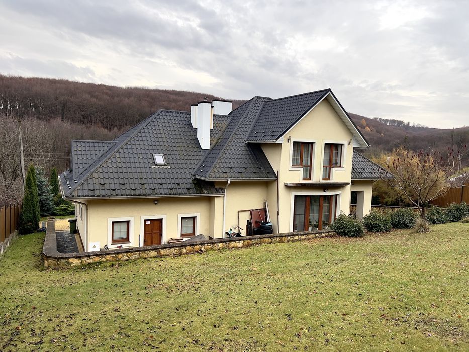 Продаж чудового будинку біля лісу