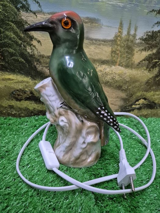Dzięcioł figurka a zarazem lampka z sygnaturą