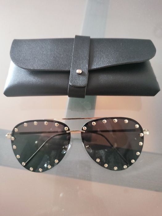 Óculos de sol com dourado