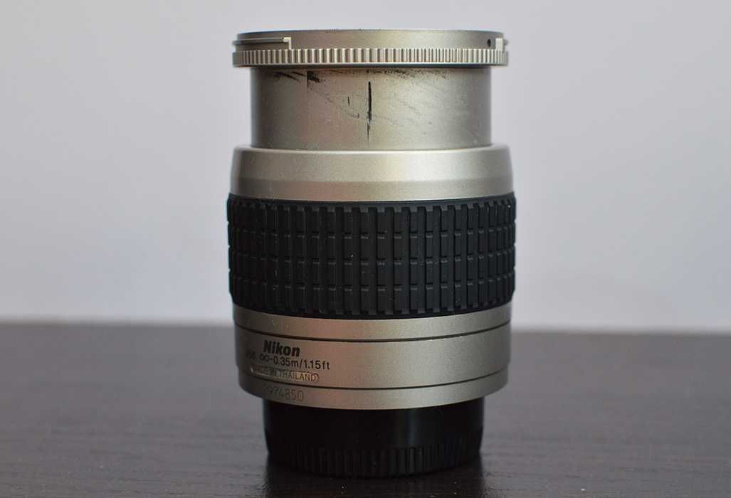 Nikon AF 28-80 mm f/3.3-5.6G - Повний кадр