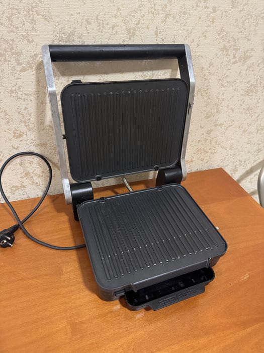 Электрогриль Maxxmee.