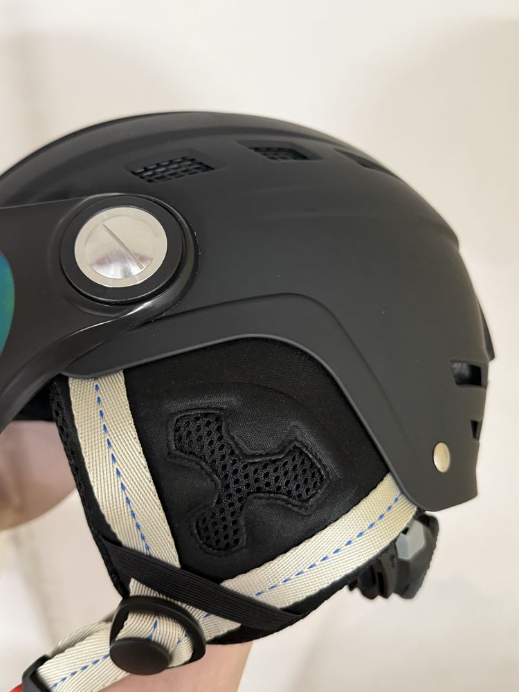 Kask narciarski/snowboardowy z wizjerem