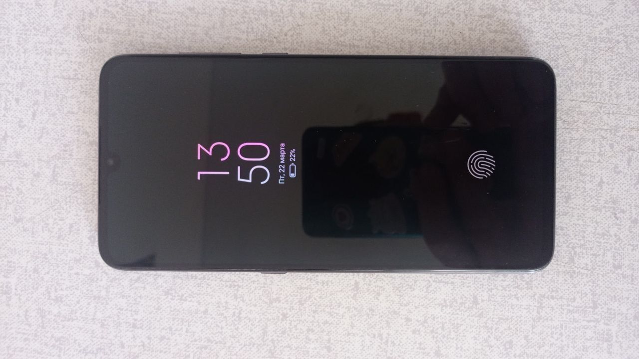 Xiaomi mi 9 в хорошем состоянии