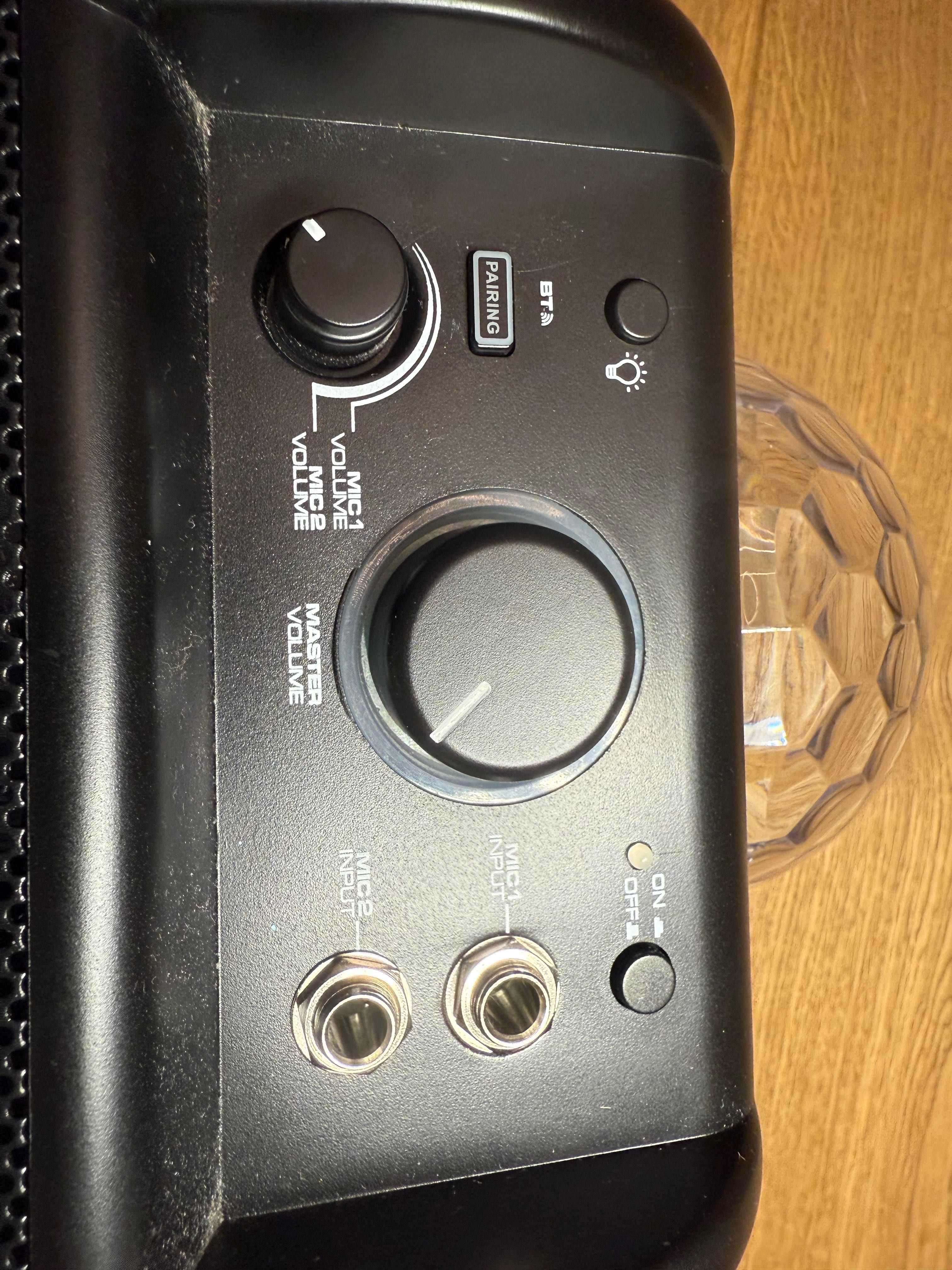Vonyx SBS55B z 2 mikrofonami, Bluetooth i efektem świetlnym
