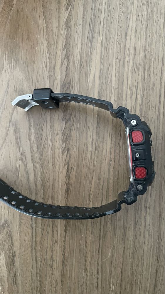 Zegarek G-Shock Casio WR20BAR GA-100-1A4ER  Red Giant