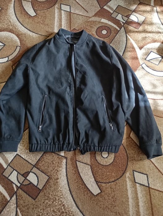 Продам мужской бомбер.