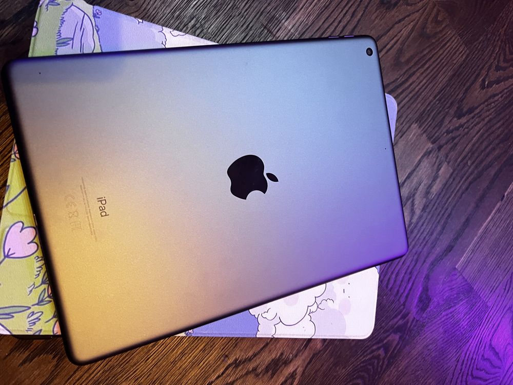 Ipad 10,2 „ 9 gen, 64 GB + apple pencil + logotech combo touch