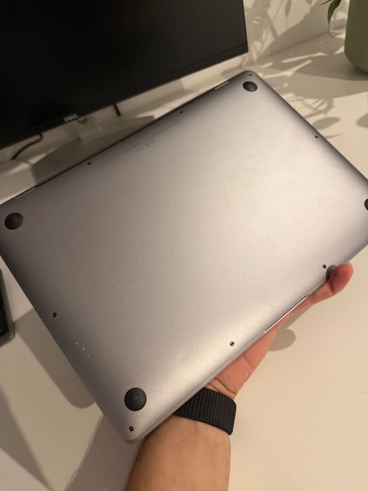 MacBook Air 13” 2020 – Space Gray – Retina, i3 / 8GB / 256GB SSD