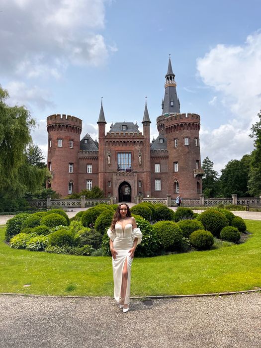 Розкішна вечірня/випускна сукня кольору айворі