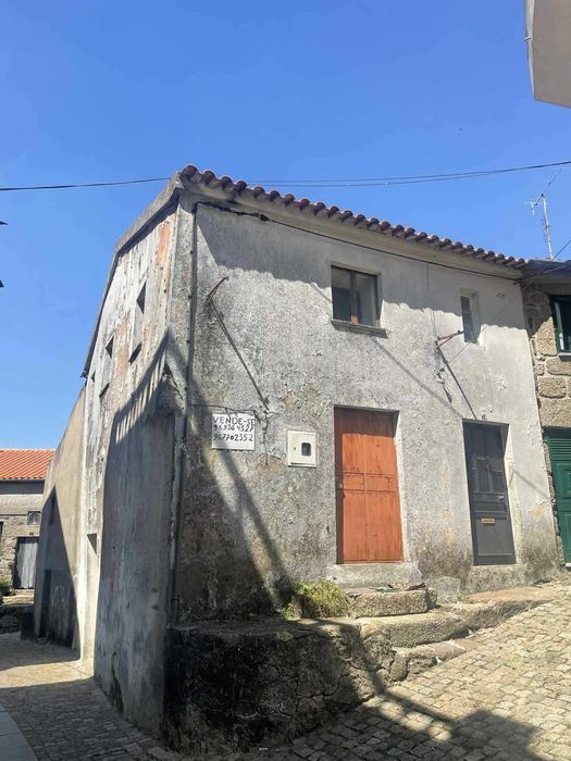 Casa de aldeia para reconstrução - Sarzedo